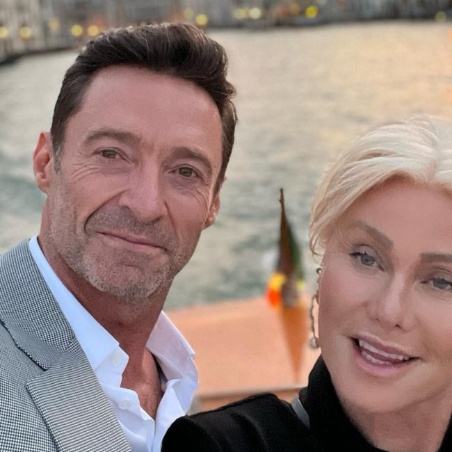 Hugh Jackman: «Βράζει από οργή» η πρώην σύζυγός του για το νέο ειδύλλιό του