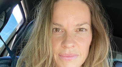 Η Hilary Swank κάνει ένα αιματηρό ντεμπούτο στην 3η σεζόν του Yellowjackets
