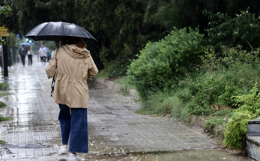 Καιρός: Μικρή άνοδος της θερμοκρασίας - Πού θα βρέξει σήμερα - Έρχεται πολικό jet stream μετά τα μέσα Δεκεμβρίου