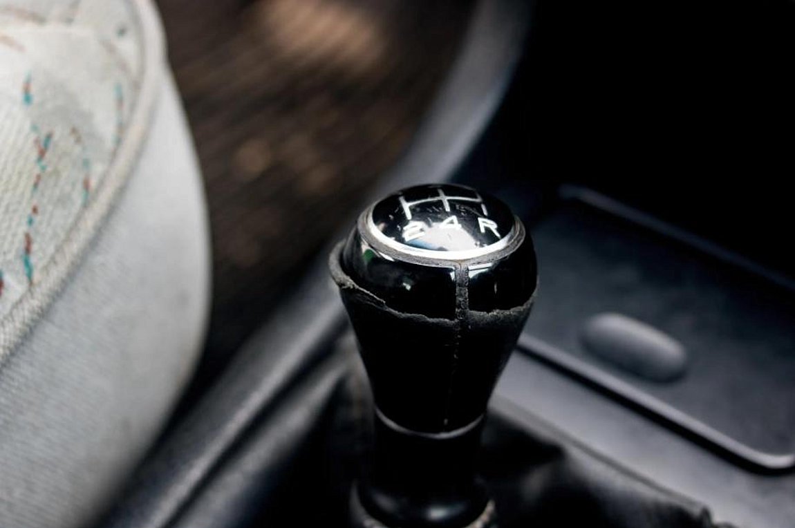 4 Λάθη στην αλλαγή ταχυτήτων: Κάνει να επιταχύνεις χωρίς να κατεβάσεις;