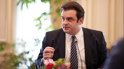 Πιερρακάκης: Στα σχολεία η διαχείριση των προσωπικών δεδομένων στο διαδίκτυο