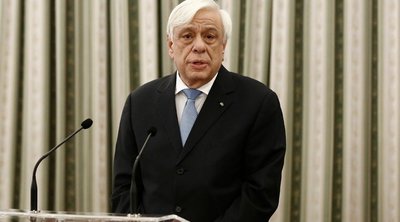 Παυλόπουλος: Διαβάζοντας το βιβλίο της Νίτσας Λουλέ «Γιατί μου έκρυβες την αλήθεια;»