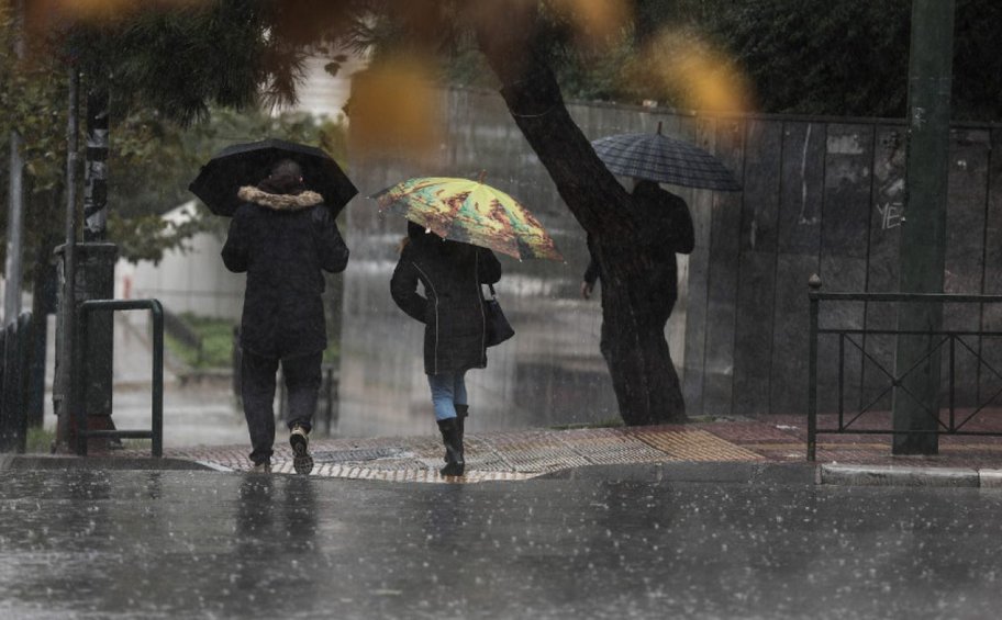 Βροχερός ο καιρός την Κυριακή - «Χιονοεκπλήξεις» τα Χριστούγεννα