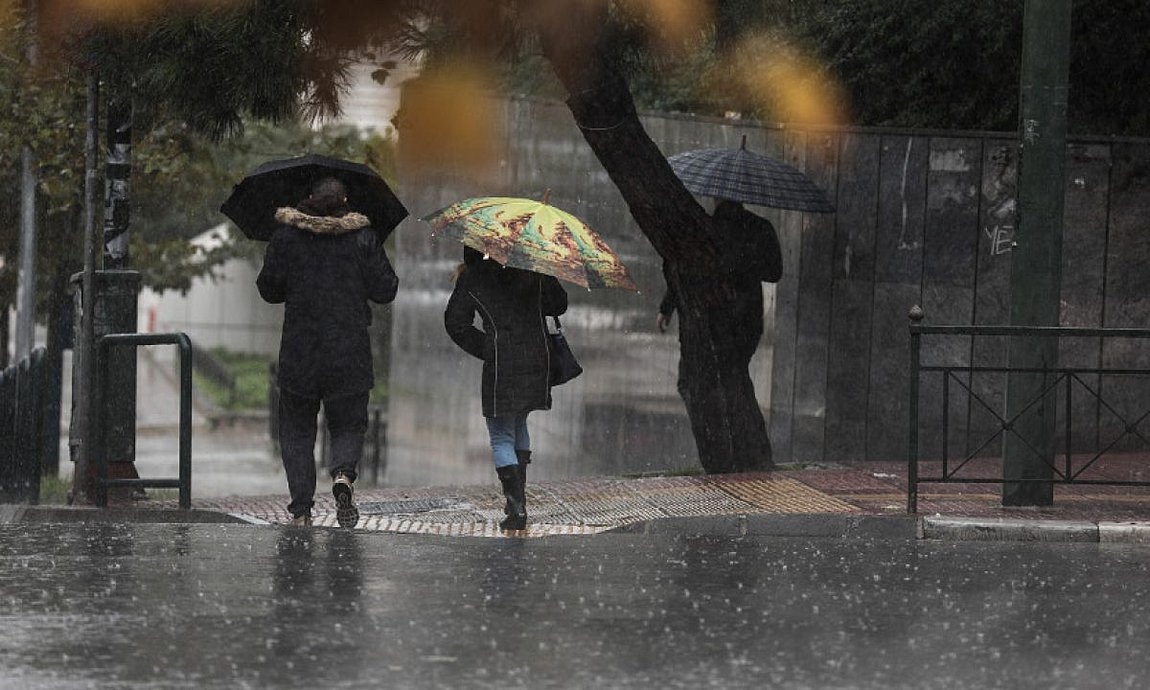 Βροχερός ο καιρός την Κυριακή – «Χιονοεκπλήξεις» τα Χριστούγεννα