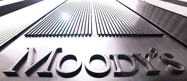 Ο οίκος αξιολόγησης Moody’s υποβάθμισε το αξιόχρεο της Γαλλίας