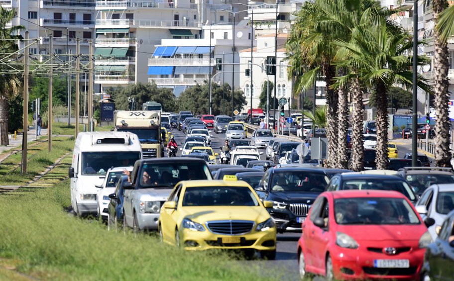 Kυκλοφοριακές ρυθμίσεις από σήμερα σε Ποσειδώνος και Βουλιαγμένης λόγω έργων