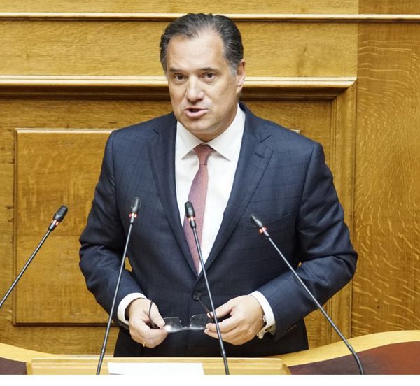 Γεωργιάδης: Πόσα κερδίζει μια επιχείρηση από τις εξαγγελίες για τις τράπεζες – 130.000 συνταξιούχους αφορά η μηδενική συμμετοχή στα φάρμακα 