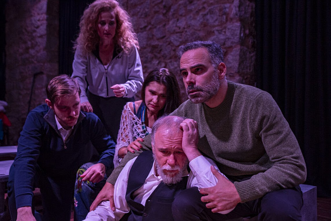 Το «Κράτα με» ταρακουνάει την Αθήνα