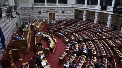 Βουλή: Ψηφίστηκαν οι παρεμβάσεις στην οργάνωση και τη λειτουργία του υπουργείου Εξωτερικών