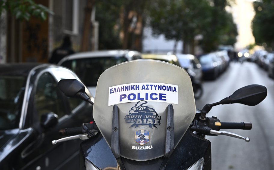 Λάρισα: Bρήκαν στην τσάντα μαθητή Γυμνασίου πιστόλι κρότου – Στο κρατητήριο ο πατέρας του
