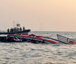 Ινδία: Ταχύπλοο του Πολεμικού Ναυτικού εμβόλισε επιβατηγό πλοίο - ΒΙΝΤΕΟ