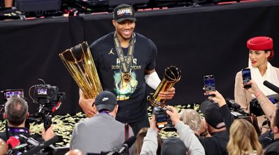 Επικός Γιάννης για το έπαθλο του NBA Cup: Τα χρήματα έφυγαν ήδη, πρέπει να πάρω δώρο στη σύζυγο και τα τρία παιδιά μου