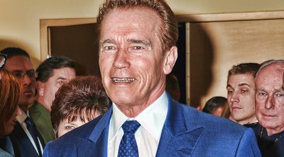 Ο Arnold Schwarzenegger προκαλεί ανησυχία με τη μεταμόρφωσή του σε Άγιο Βασίλη 