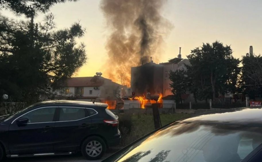 Φωτιά στο Ωραιόκαστρο – Τυλίχτηκε στις φλόγες λεβητοστάσιο κατοικίας