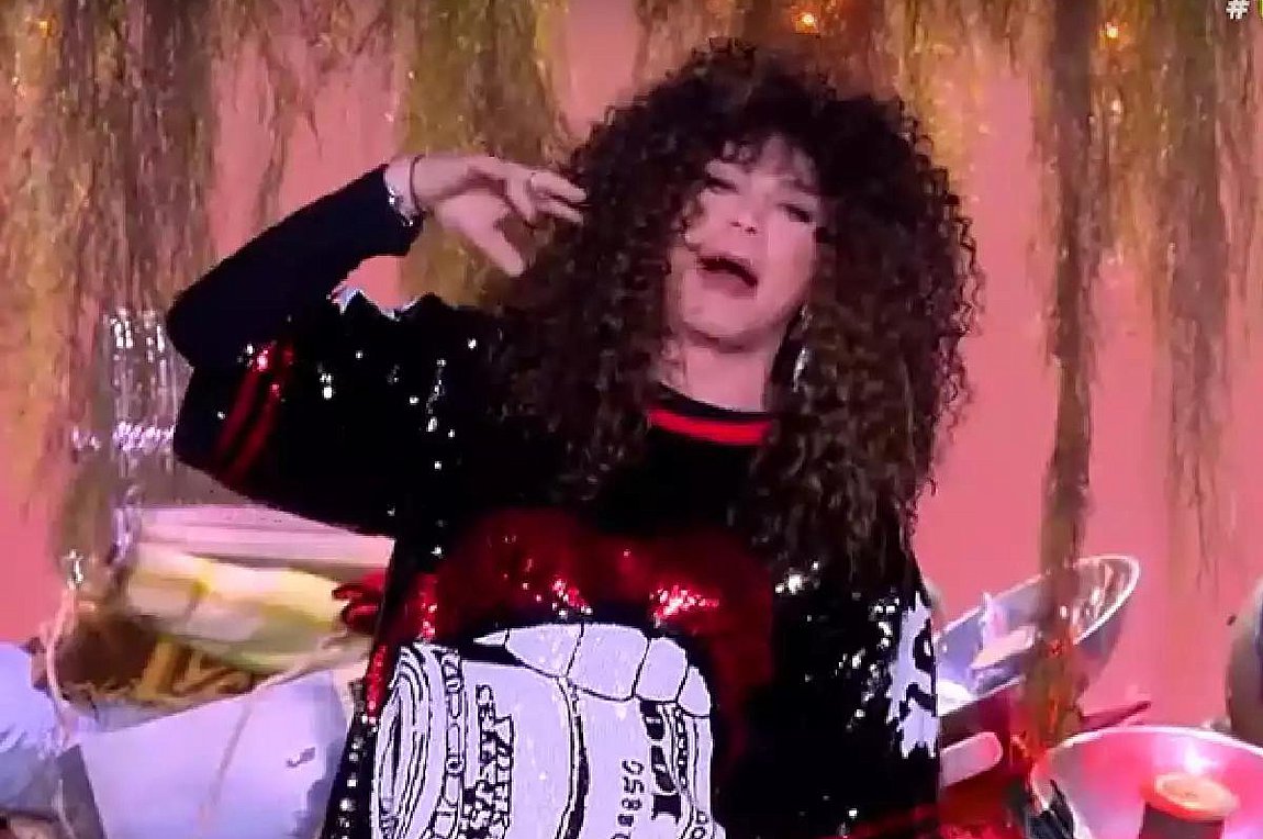 Αλ Τσαντίρι Νιουζ: Ο Τάκης Ζαχαράτος εισέβαλε στο πλατό ως… Μαρία Σολωμού