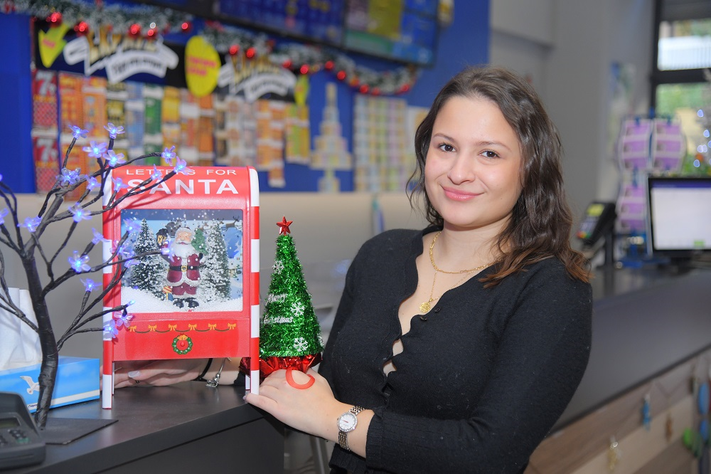 Σταυρούλα Διφωνή, ιδιοκτήτρια καταστήματος ΟΠΑΠ στη Νέα Σμύρνη Σταυρούλα Διφωνή, ιδιοκτήτρια καταστήματος ΟΠΑΠ στη Νέα Σμύρνη