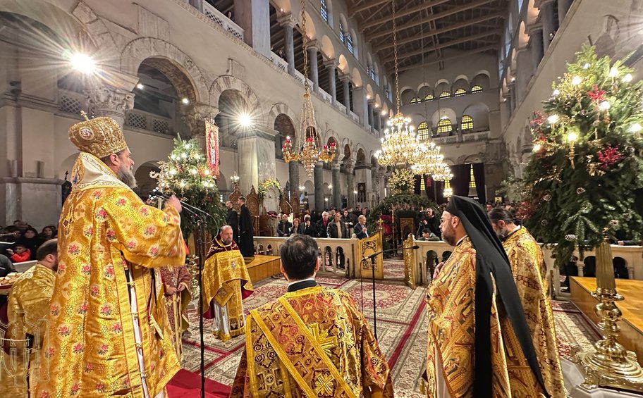 Θεσσαλονίκη: Με λαμπρότητα και κατάνυξη εορτάστηκαν τα Χριστούγεννα - Νοσοκομεία της πόλης επισκέφθηκε ο Μητροπολίτης Φιλόθεος