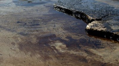 Ρωσία: Η περιοχή Κράσνονταρ κηρύχθηκε σε κατάσταση έκτακτης ανάγκης καθώς διευρύνεται πετρελαιοκηλίδα στη Μαύρη Θάλασσα