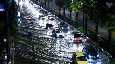 Προβλήματα από την έντονη βροχόπτωση στην Αττική – Διακοπή κυκλοφορίας στη Λ. Ποσειδώνος
