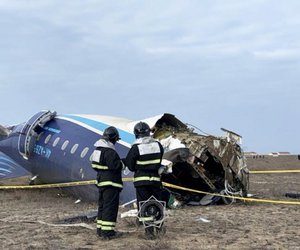 Ρωσικός πύραυλος έριξε το αεροπλάνο στο Καζακστάν, λέει το Αζερμπαϊτζάν