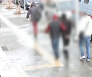 Δίωξη στον 14χρονο που μαχαίρωσε τον πατέρα της φίλης του - Την Παρασκευή η απολογία