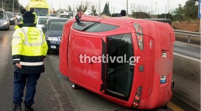 Τροχαίο στη Θεσσαλονίκη: Ανετράπη ΙΧ με μητέρα και δύο παιδιά