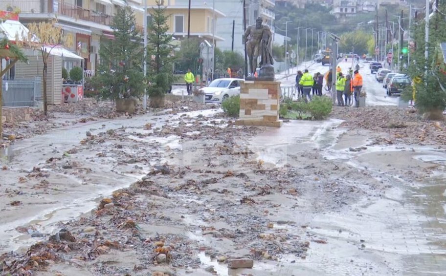 Εύβοια: Υπερχείλισε ο ποταμός Κηρέας, πλημμύρισαν σπίτια, έκλεισαν δρόμοι - BINTEO
