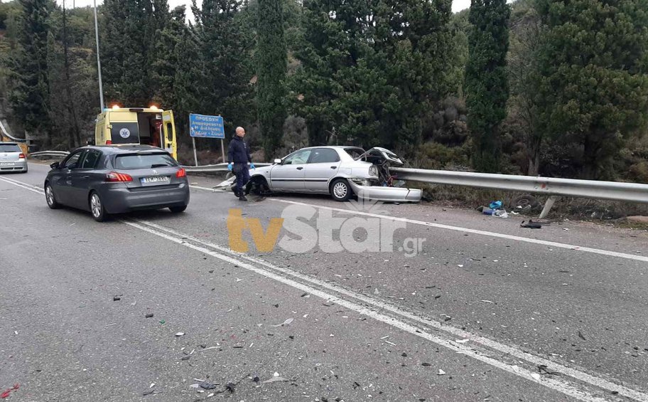 Τροχαίο στον δρόμο Λιβαδειάς-Αράχωβας: Ένας νεκρός μετά από μετωπική ΙΧ με φορτηγό