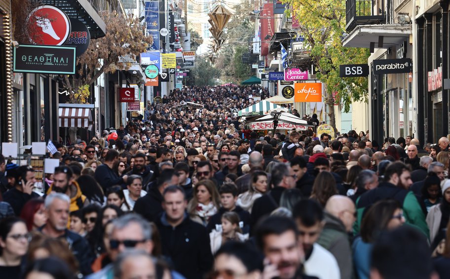 Κοσμοπλημμύρα σε Αττική και Θεσσαλονίκη για ψώνια λίγο πριν το ρεβεγιόν της Πρωτοχρονιάς