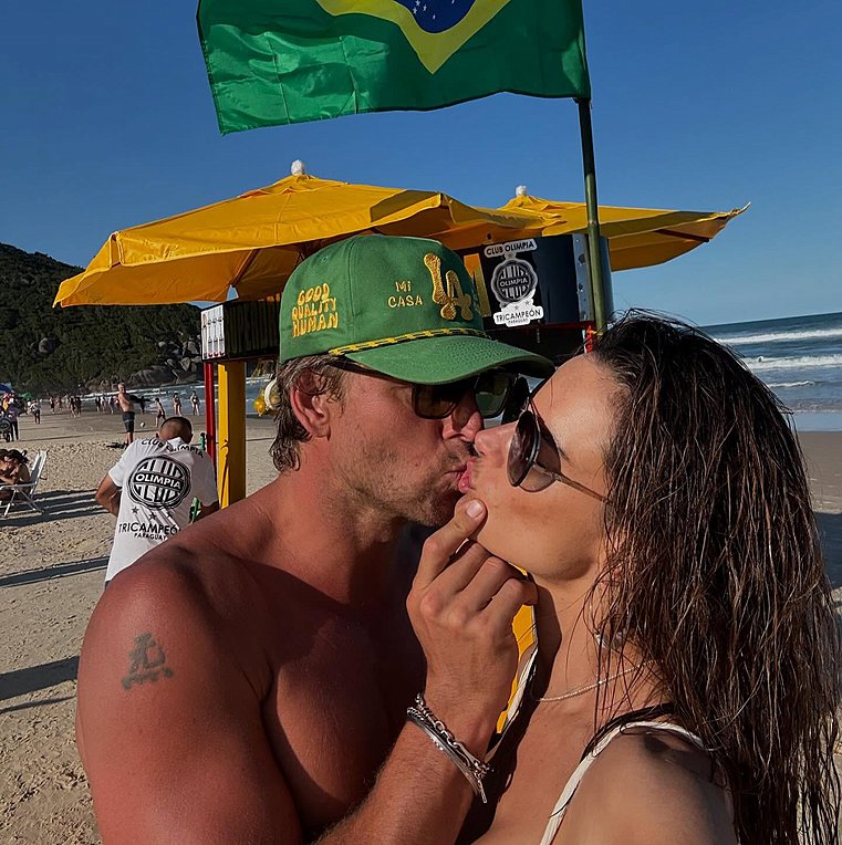 Alessandra Ambrosio: Σε τρυφερές στιγμές με τον νέο της σύντροφο στη Βραζιλία