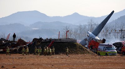 Αεροπορική τραγωδία στη Νότια Κορέα: «Θα είχαν επιζήσει οι επιβάτες εάν δεν υπήρχε ο τοίχος;»