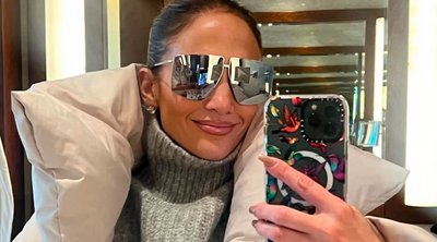 Η Jennifer Lopez φορά το απόλυτο total white look στην πίστα του σκι