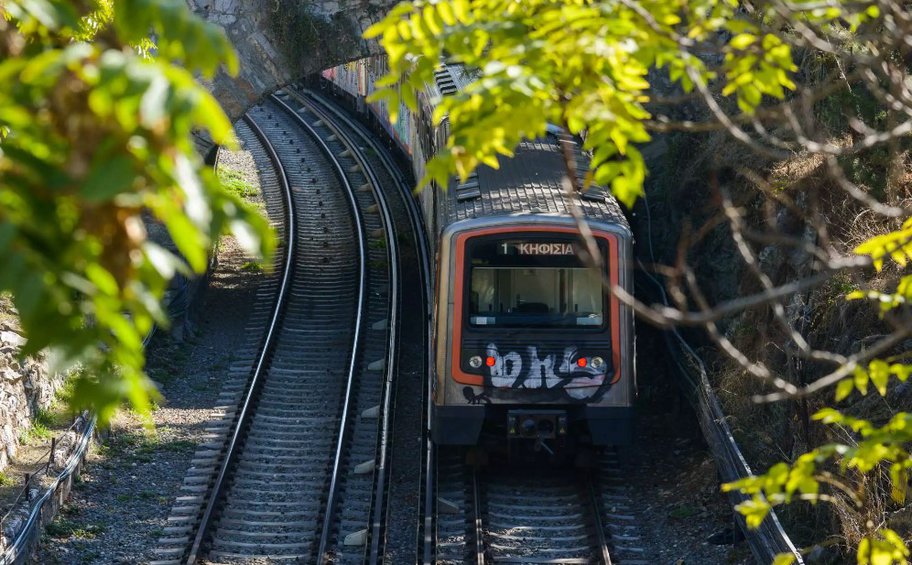 ΗΣΑΠ: Εισαγγελική έρευνα για τις ανοιχτές πόρτες σε εν κινήσει συρμό