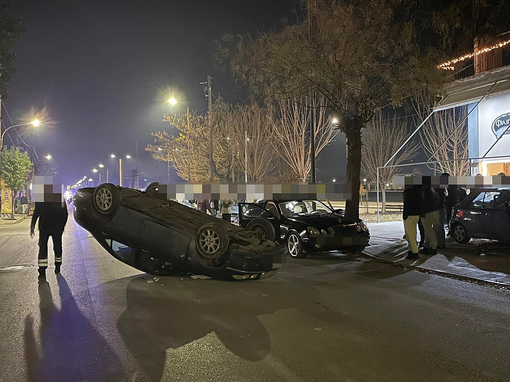 Τροχαίο στη Λάρισα: Από τη σύγκρουση δύο IX ανετράπη το ένα