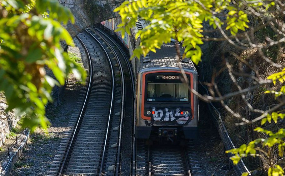 Νέο περιστατικό στον ΗΣΑΠ: Δεν έκλεινε μια πόρτα του συρμού