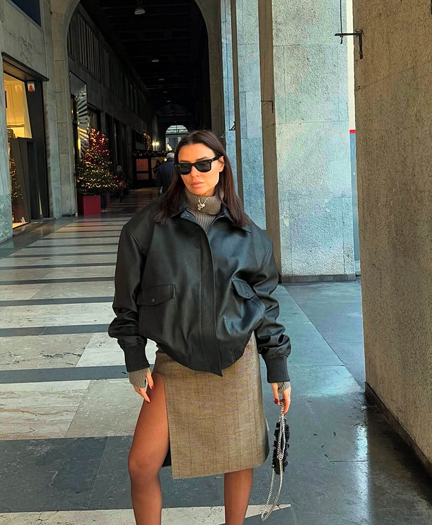 Jeans & Blazers: 5 σακάκια που θα αναβαθμίσουν κάθε basic τζιν