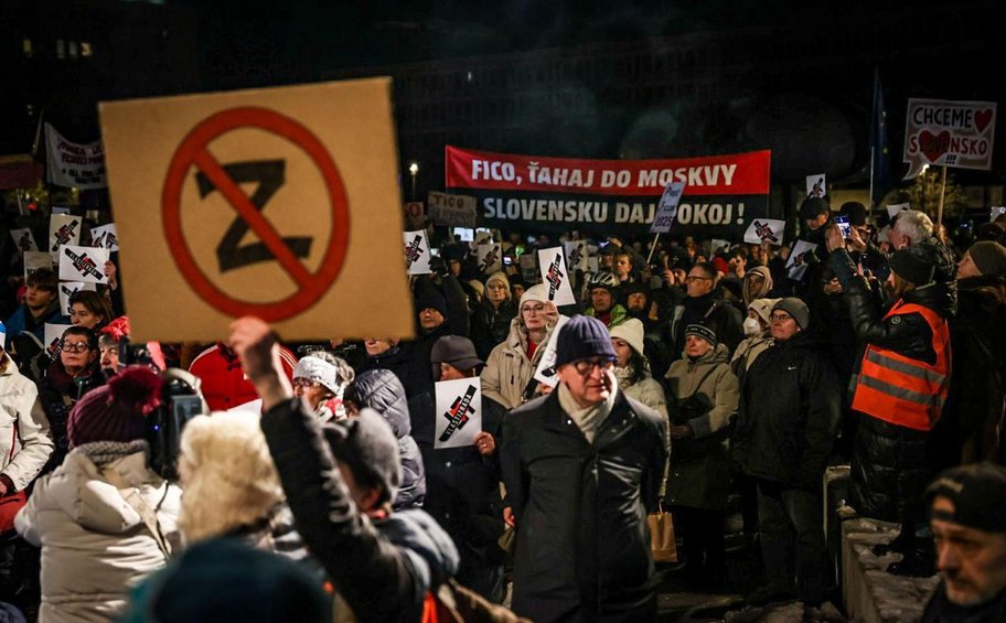 Σλοβακία: Υποστηρικτές της Ουκρανίας διαδήλωσαν κατά του πρωθυπουργού Φίτσο 