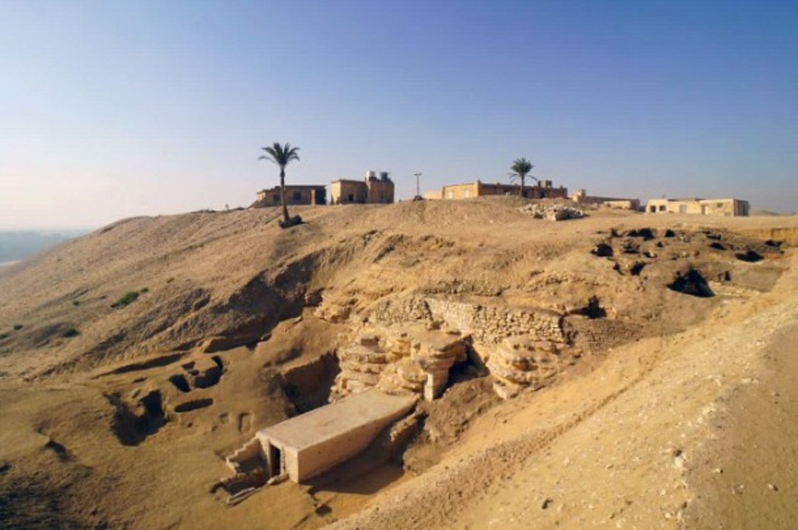 Η αρχαιολογική σκαπάνη έφερε στο φως τάφους κοντά στον ναό της βασίλισας Χατσεψούτ στο Λούξορ