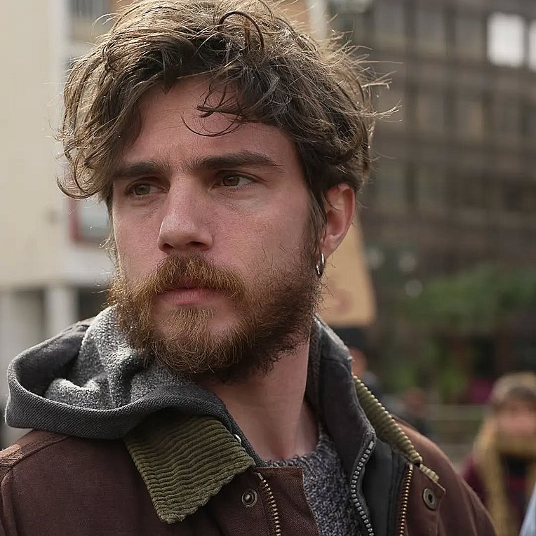 Δημήτρης Κίτσος: «Ενοχλούμαι από τον εθισμό που μπορεί να έχω στα social media»