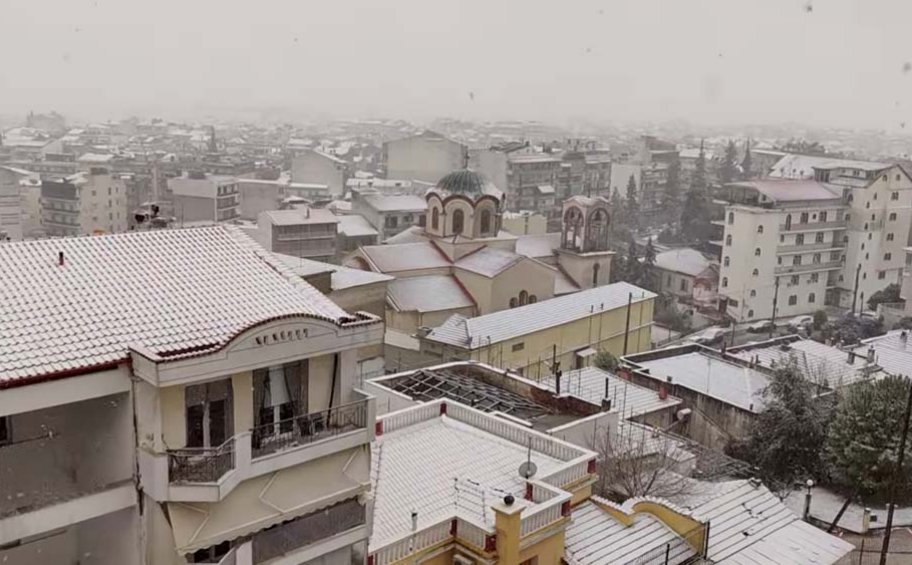 Χιονίζει από το πρωί σε περιοχές της Βόρειας Ελλάδας - Πού είναι υποχρεωτικός ο εφοδιασμός των οχημάτων με αλυσίδες 