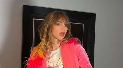 ’70s Στιλ: H Suki Waterhouse φορά τη γούνα σαν… παιδί των λουλουδιών