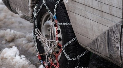 Mόνο με χρήση αντιολισθητικών αλυσίδων η κυκλοφορία των οχημάτων στην παλιά Εθνική οδό Αθηνών - Θηβών 