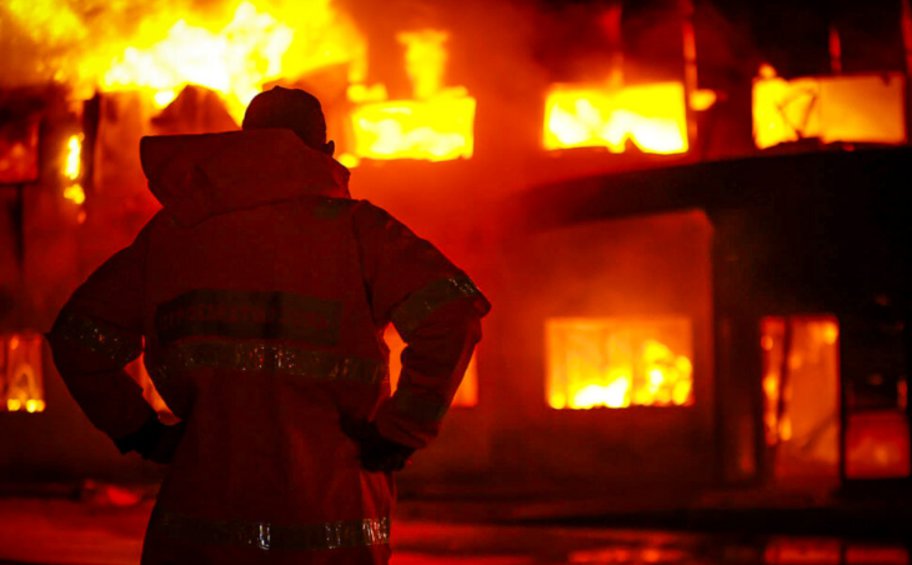 Φωτιά σε εργοστάσιο στο Κορωπί – Ενισχύονται οι πυροσβεστικές δυνάμεις
