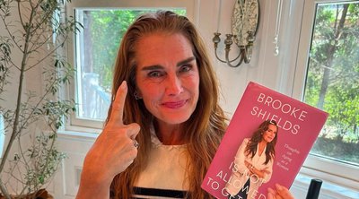 Η Brooke Shields φόρεσε ένα απλό κοστούμι που ταιριάζει στις γυναίκες κάθε ηλικίας