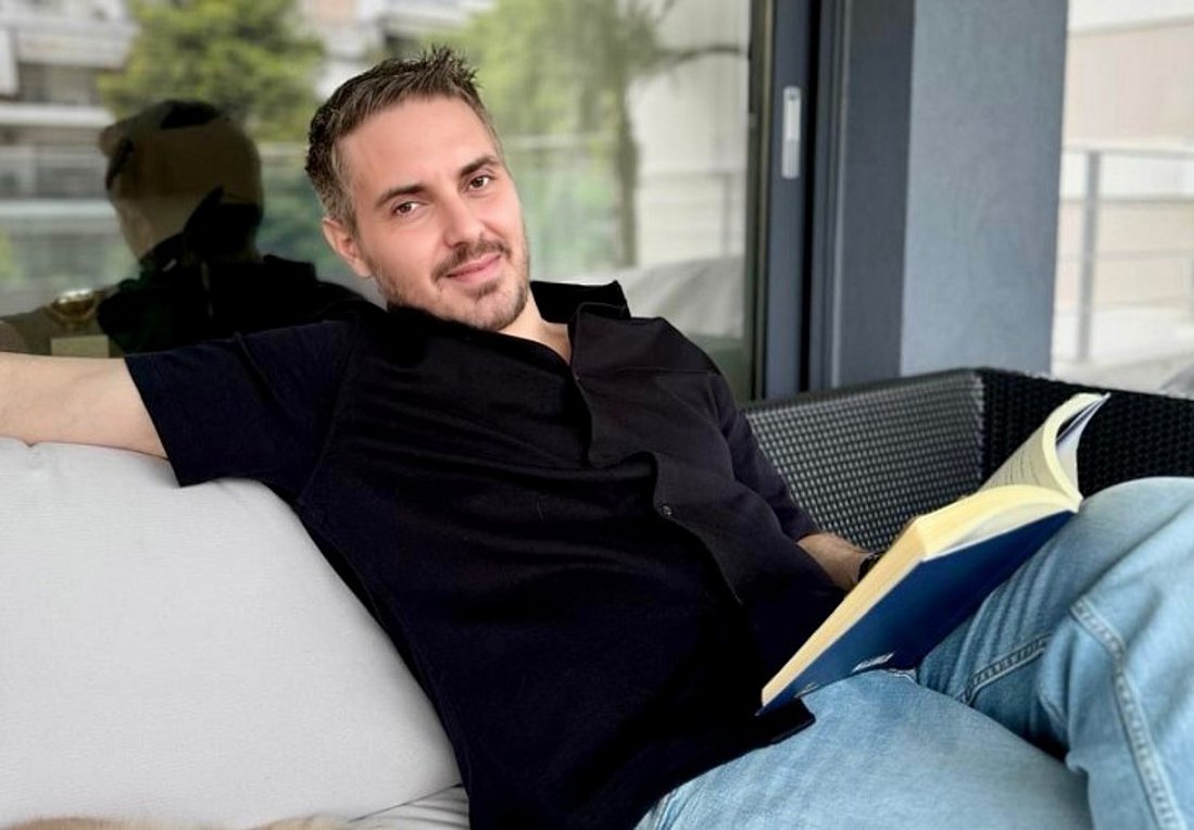 Μιχάλης Χατζηγιάννης: Η συγκινητική έκπληξη που δέχτηκε από θαυμάστριές του – ΒΙΝΤΕΟ