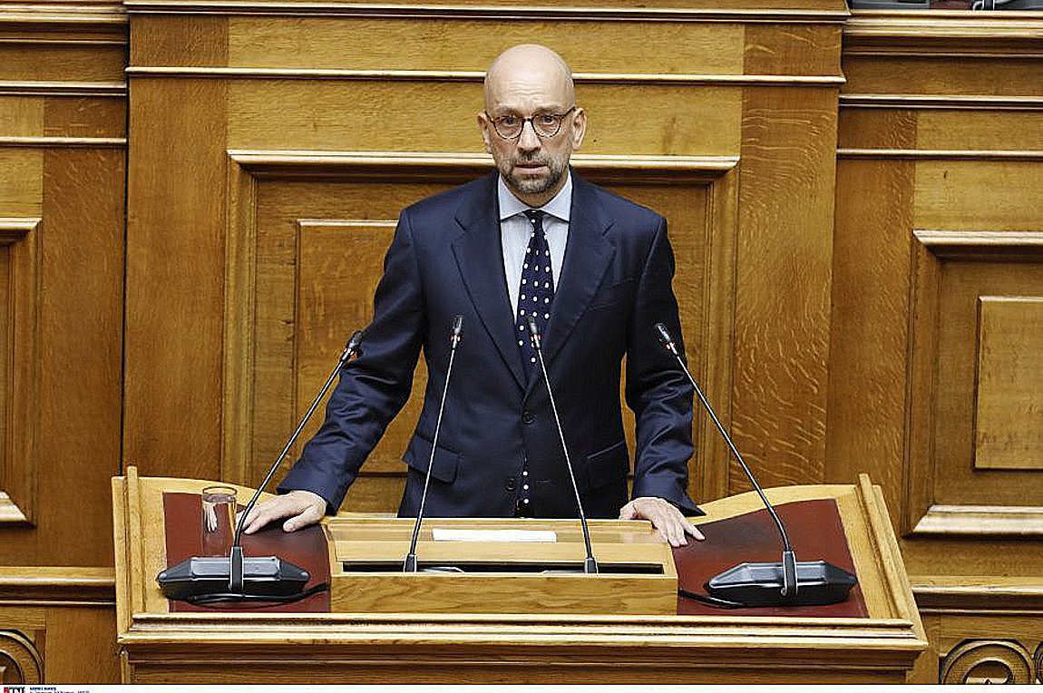 Κώστας Μπάρκας: Εισήχθη εκτάκτως στο νοσοκομείο ο βουλευτής του ΣΥΡΙΖΑ