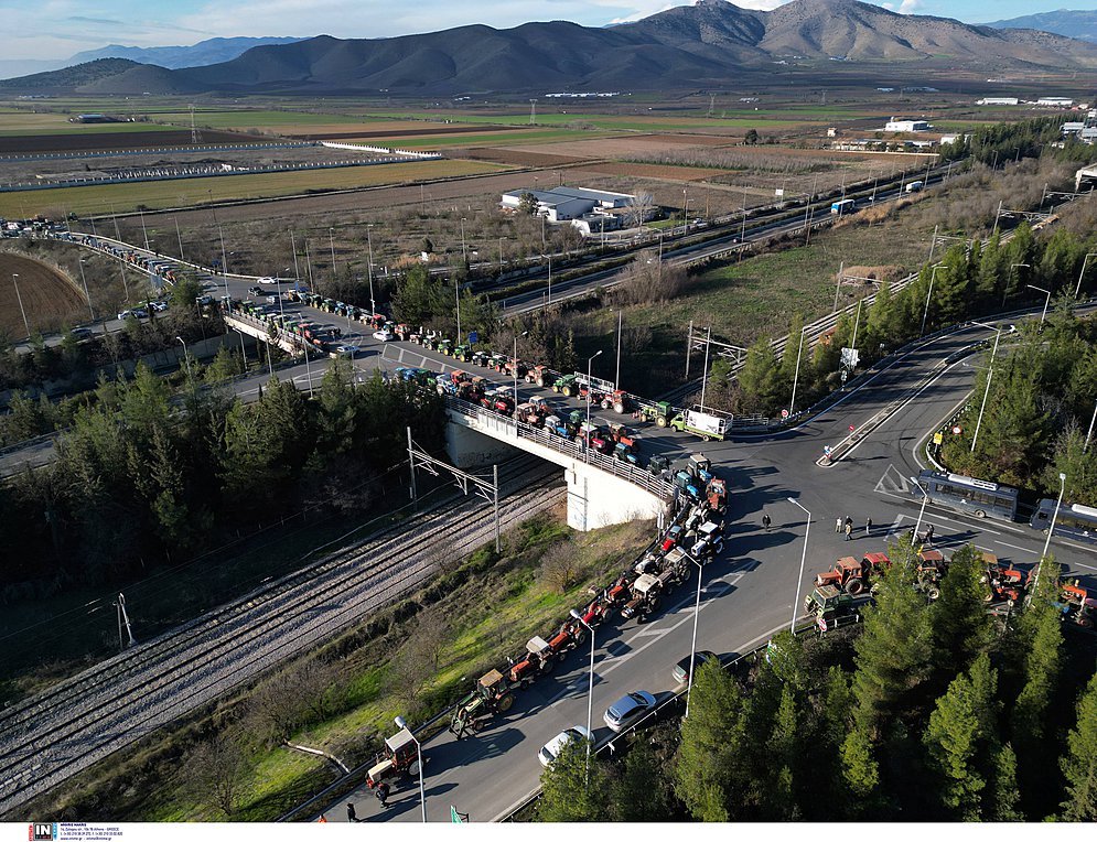 Αυξάνει ο αριθμός των τρακτέρ στην Κεντρική Μακεδονία- Δεν έχουν αποκλείσει δρόμους