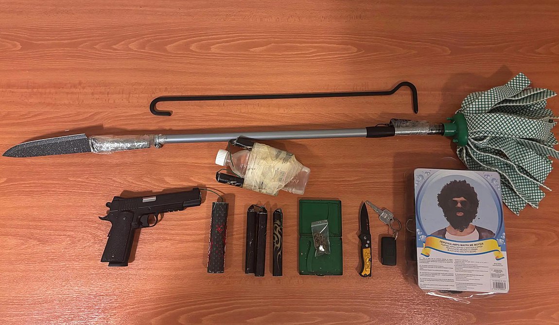 Κολωνός: Συνελήφθη μεθυσμένος οδηγός – Έκρυβε στο όχημά του εμπρηστικό μηχανισμό και όπλα