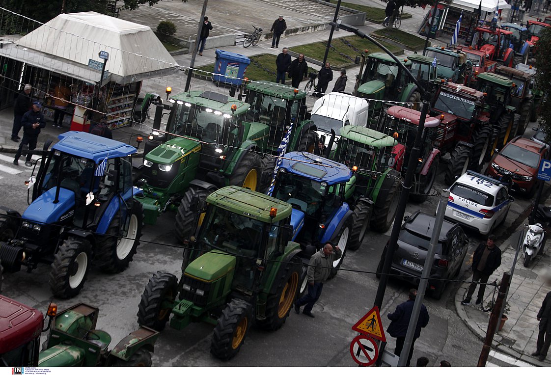 Συνεχίζονται οι αγροτικές κινητοποιήσεις στα Τρίκαλα – Επέδωσαν ψήφισμα στην Αντιπεριφερειάρχη