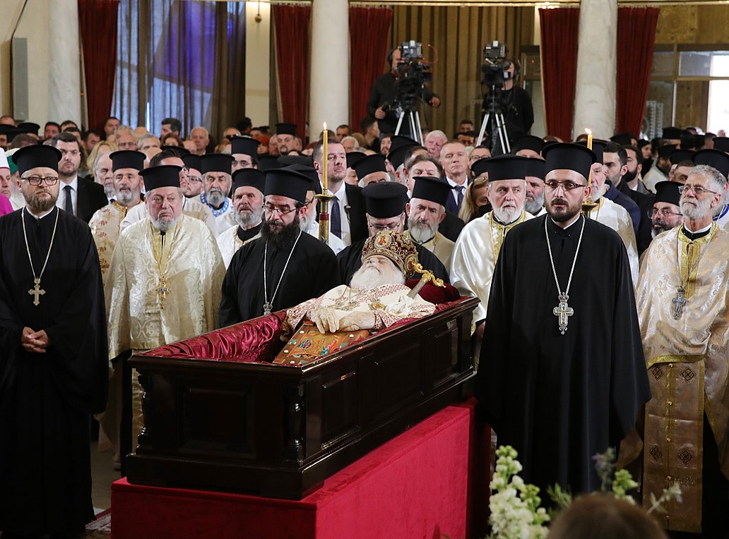 Σε κλίμα συγκίνησης η κηδεία του Αρχιεπισκόπου Αναστάσιου